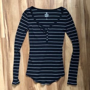 Long sleeved black and white pinstriped tee